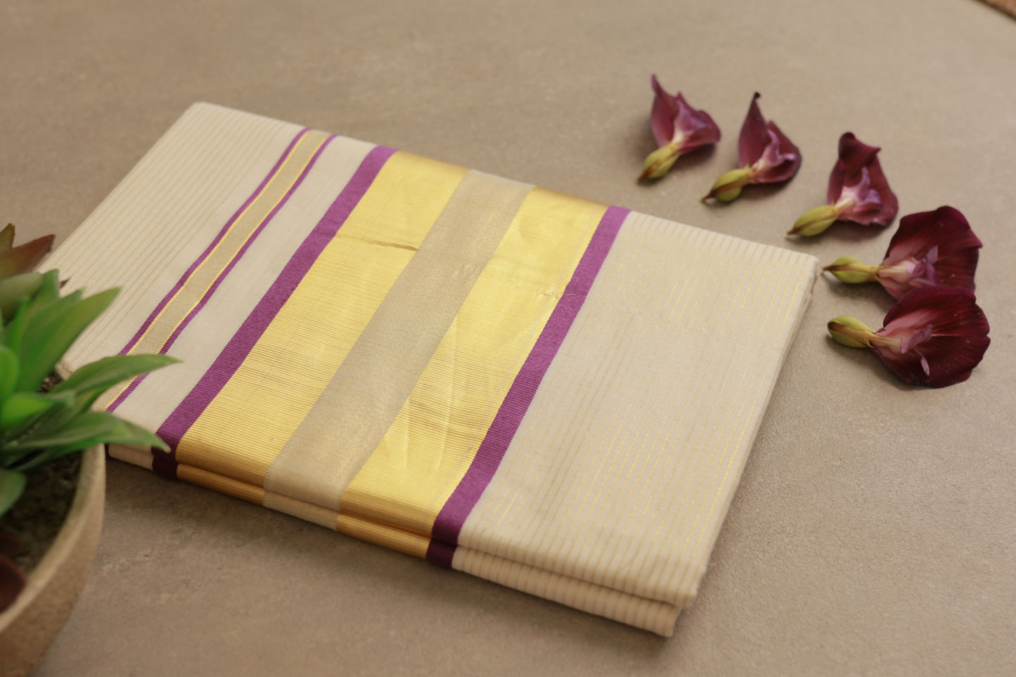 Kerala Saree with Gap Border Design on Pallu