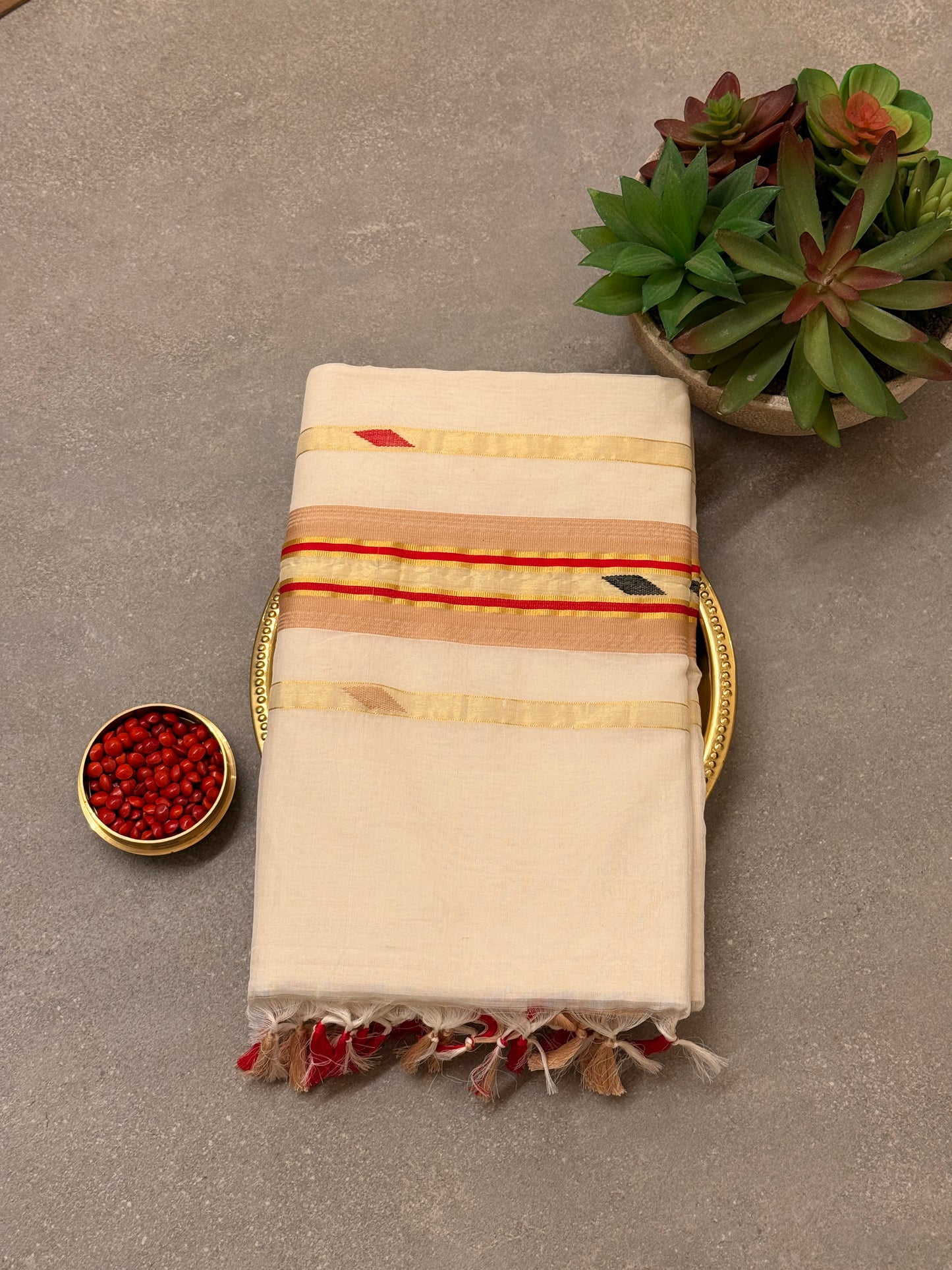 Pure Handloom Diamond Motifs Kasavu Saree