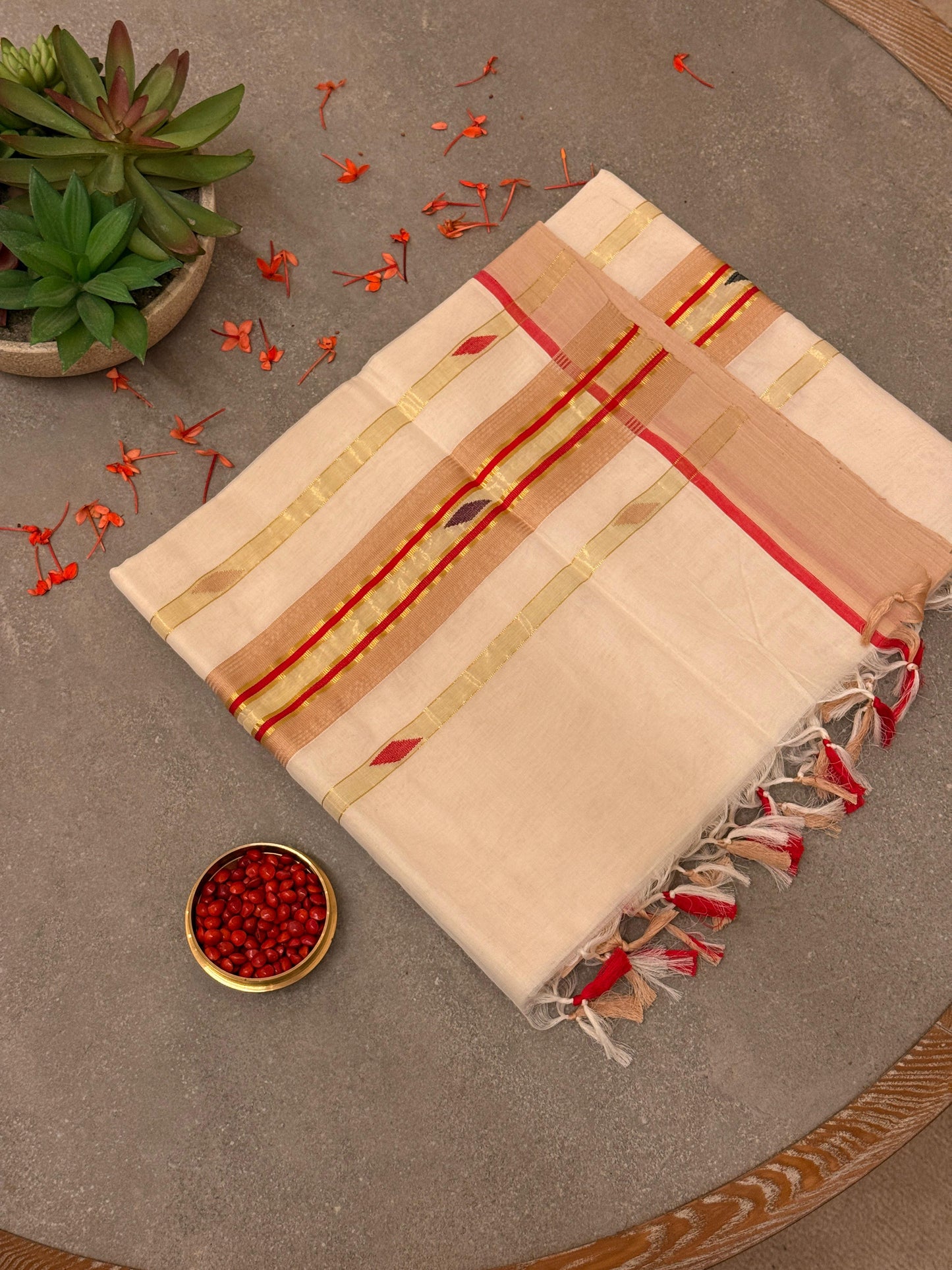 Pure Handloom Diamond Motifs Kasavu Saree