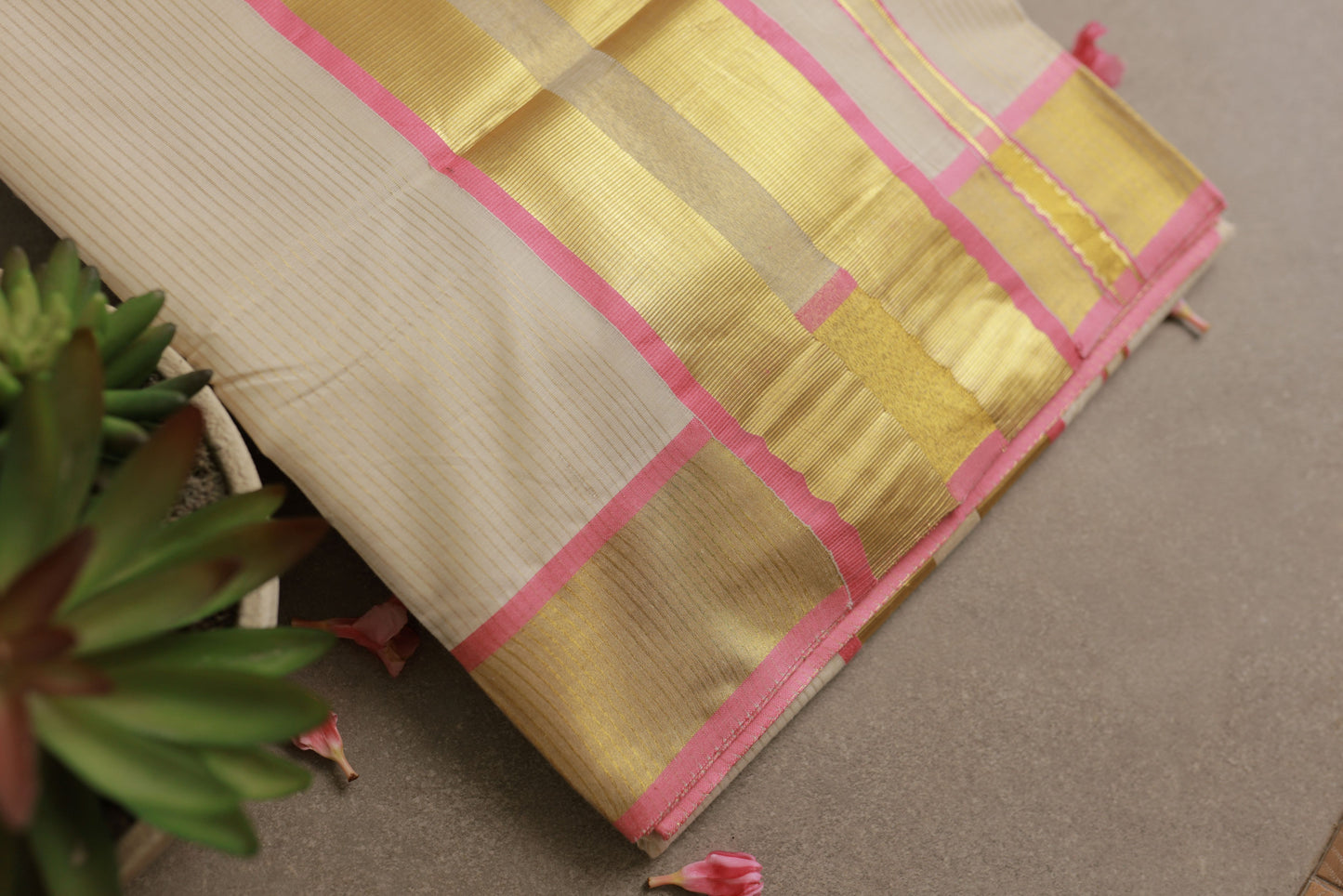 Kerala Saree with Gap Border Design on Pallu