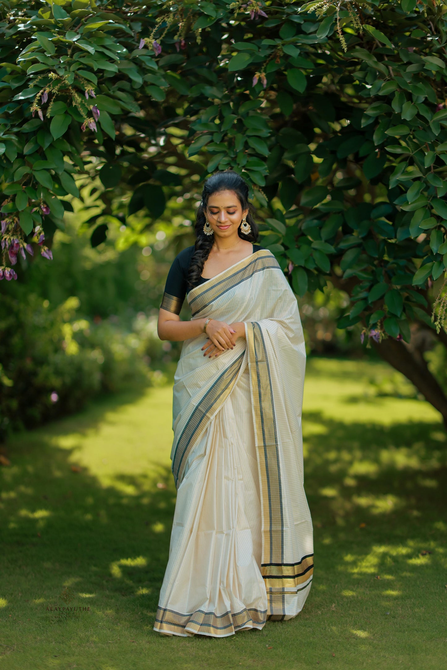 Kerala Saree with Golden & Kara Stripes