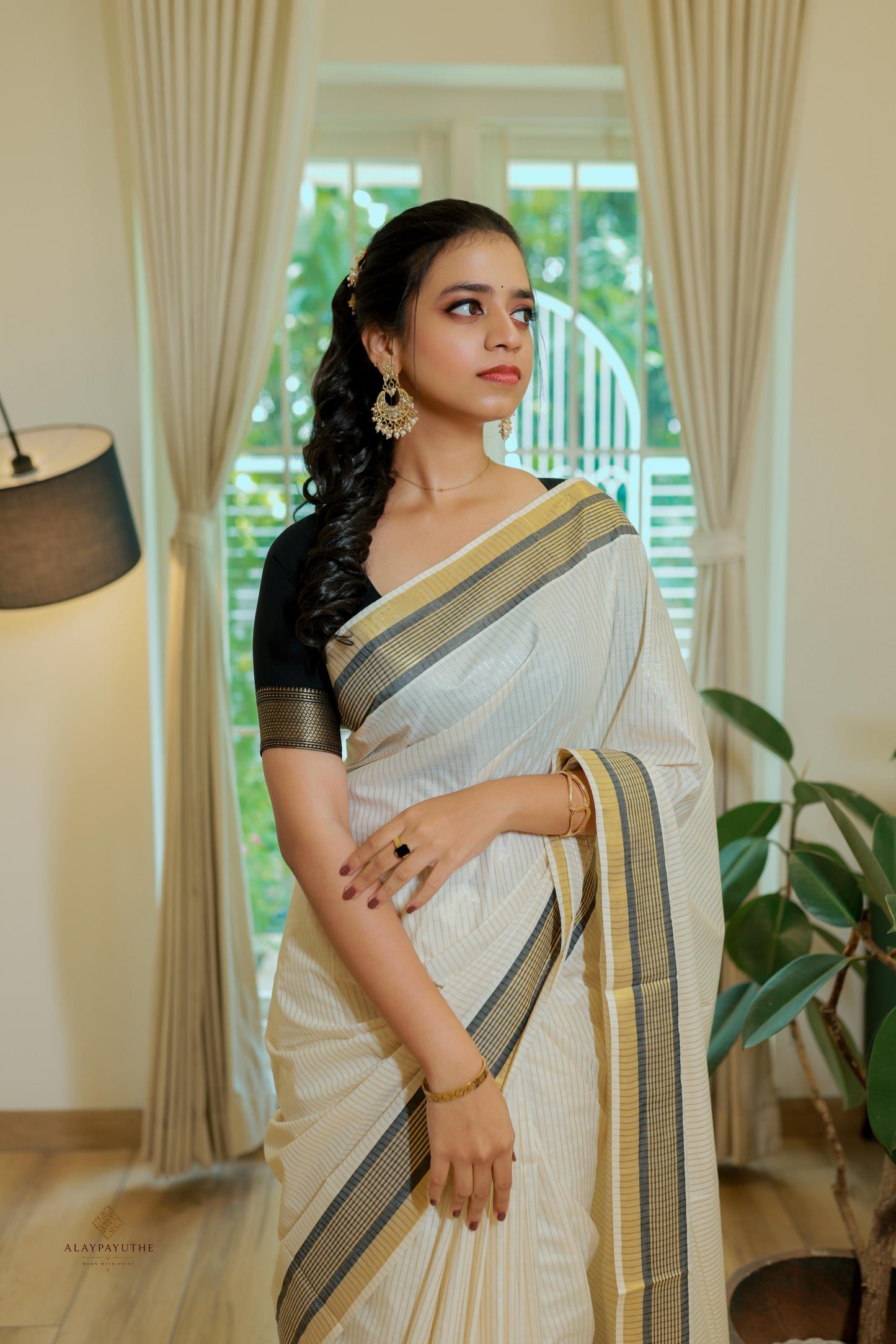 Kerala Saree with Golden & Kara Stripes