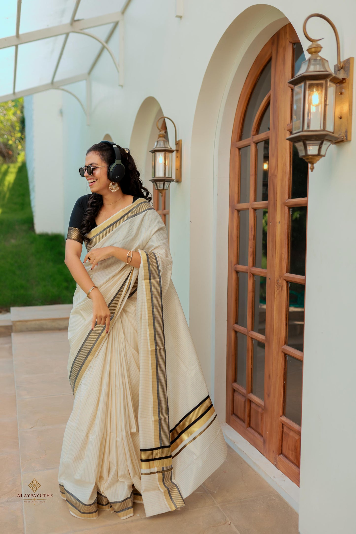 Kerala Saree with Golden & Kara Stripes