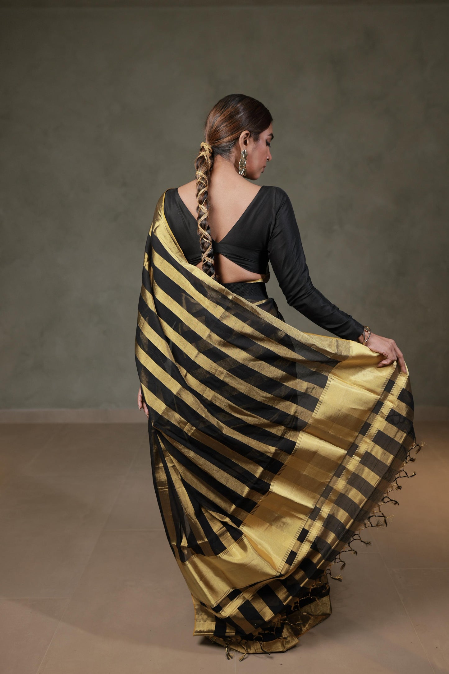 Back view showing the gold kasavu pallu with tasselled edge of the Balaramapuram handloom saree